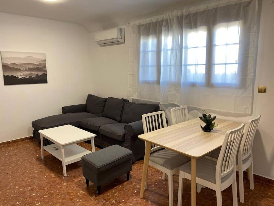 Piso Grande De 120 M2, A 15' De La Playa En Coche Appartement Huelva Buitenkant foto