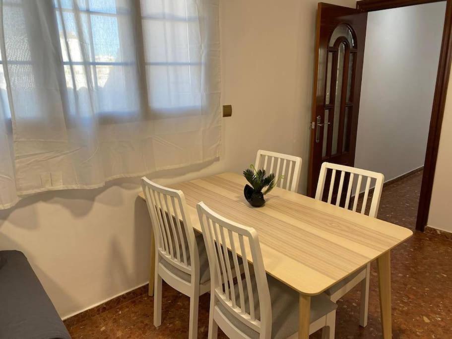 Piso Grande De 120 M2, A 15' De La Playa En Coche Appartement Huelva Buitenkant foto