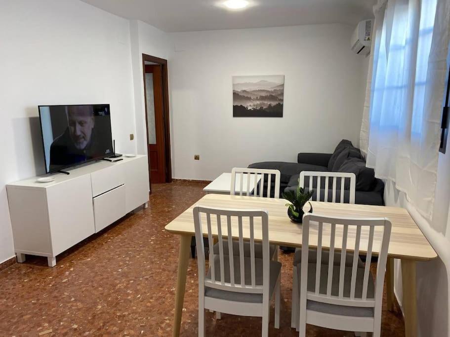 Piso Grande De 120 M2, A 15' De La Playa En Coche Appartement Huelva Buitenkant foto