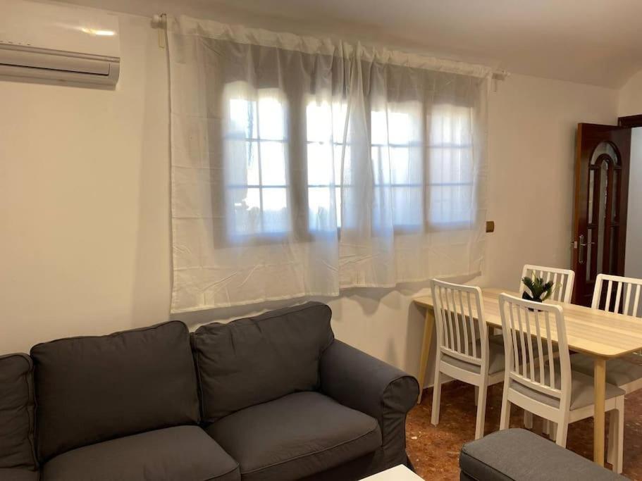 Piso Grande De 120 M2, A 15' De La Playa En Coche Appartement Huelva Buitenkant foto